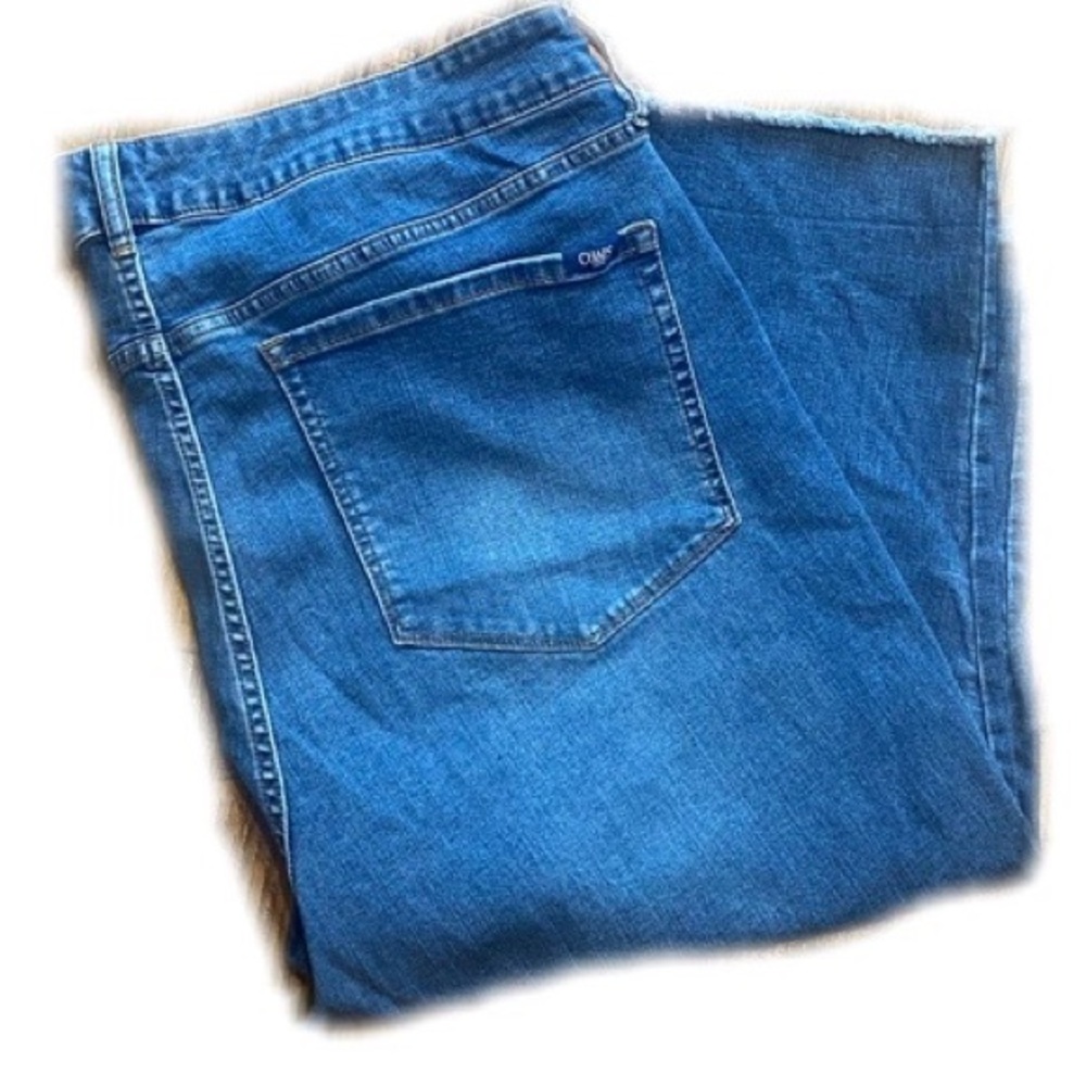 Chaps 22W Capris Blue Jeans Med Wash Stretch Factory Distressed Mid Rise